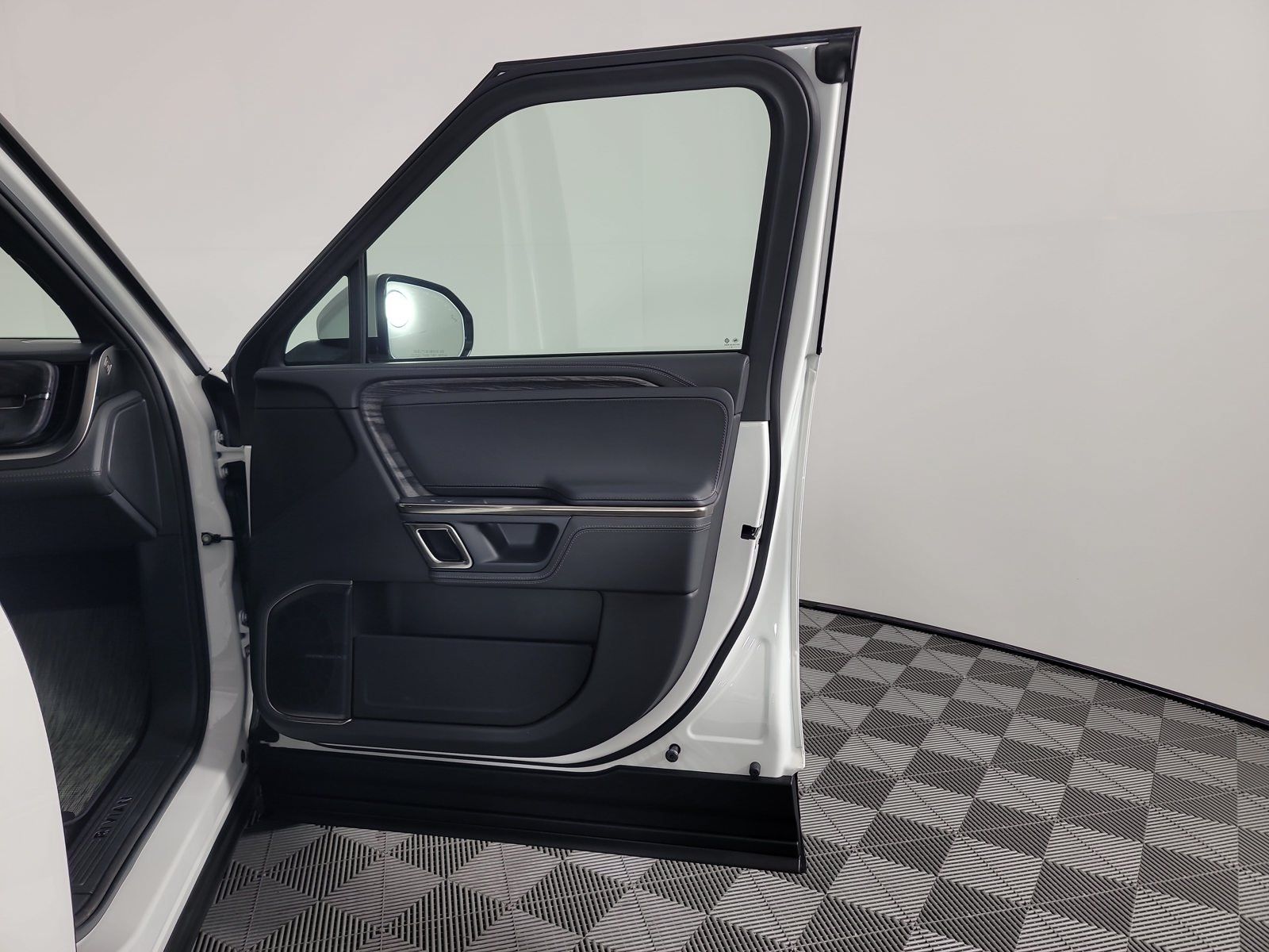 Used 2022 Rivian R1T Adventure AWD/4WD image 18
