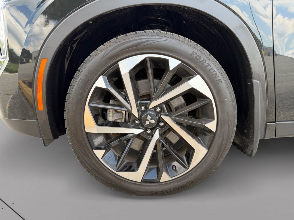 Used 2023 Mitsubishi Outlander 4WD Plug-In Hybrid image 26
