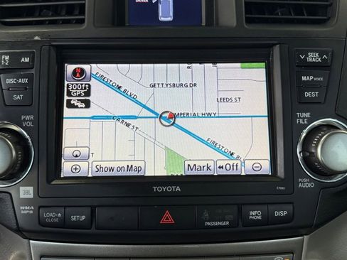 Used 2012 Toyota Highlander SE w/ Tow Pkg image 26