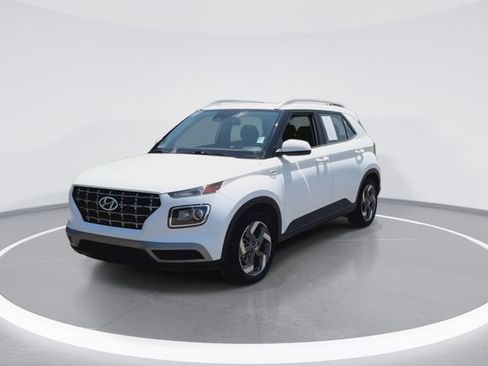 Used 2025 Hyundai Venue SEL FWD image 4
