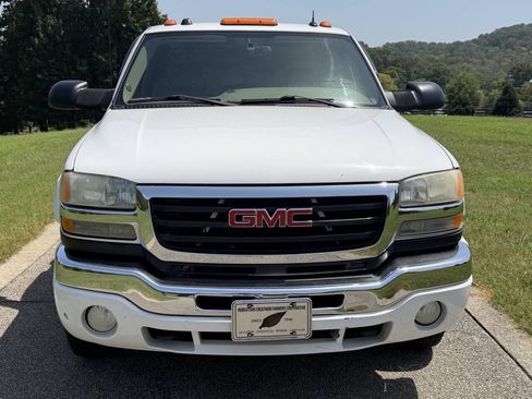 Used 2005 GMC Sierra 3500 SLT w/ Heavy-Duty Power Package AWD/4WD image 5