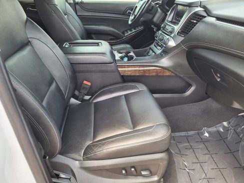 Used 2019 Chevrolet Tahoe LT w/ Luxury Package AWD/4WD image 13
