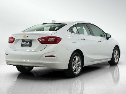 Used 2017 Chevrolet Cruze LT w/ Convenience Package FWD image 5