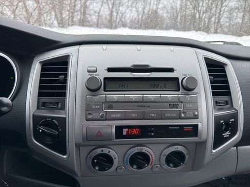 Used 2011 Toyota Tacoma 4x4 Access Cab w/ SR5 Pkg #2 image 22