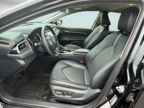 Used 2018 Toyota Camry SE FWD image 5
