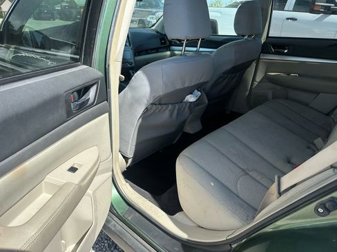 Used 2010 Subaru Outback 2.5i Premium AWD/4WD image 33