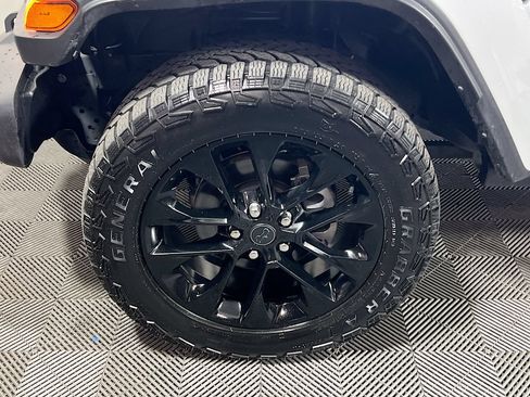 Used 2024 Jeep Gladiator Sport AWD/4WD image 27
