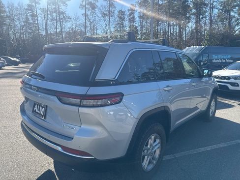 Used 2022 Jeep Grand Cherokee Laredo w/ Luxury Tech Group I image 10