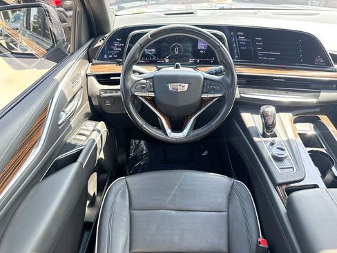 Used 2022 Cadillac Escalade ESV Premium Luxury AWD/4WD image 11