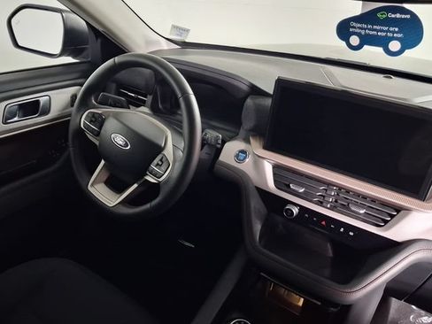 Used 2025 Ford Explorer Active AWD/4WD image 16