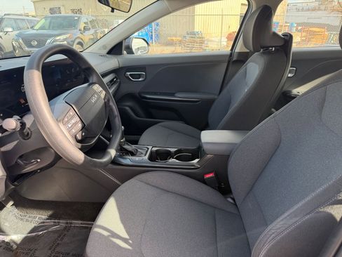 Used 2025 Kia K4 LXS image 25