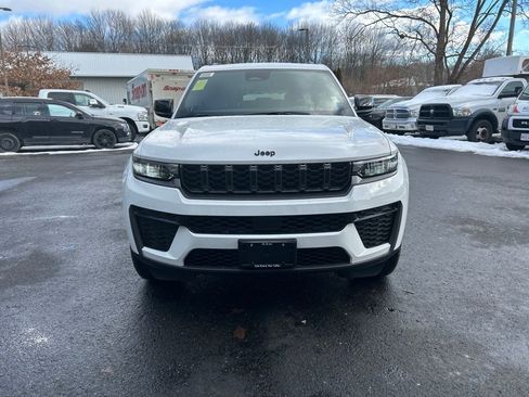 New 2026 Jeep Grand Cherokee Altitude AWD/4WD image 10