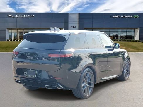 Used 2024 Land Rover Range Rover Sport Dynamic SE AWD/4WD image 3