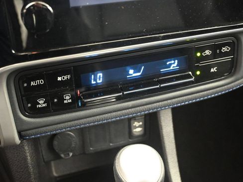 Used 2017 Toyota Corolla SE w/ Carpet Mat Package (TMS) FWD image 15