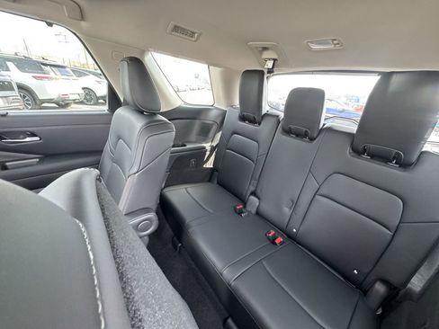 New 2026 Nissan Pathfinder SL image 24