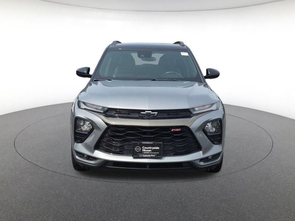 Used 2023 Chevrolet TrailBlazer RS FWD image 2