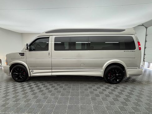 Used 2023 Chevrolet Express 2500 Extended RWD image 13