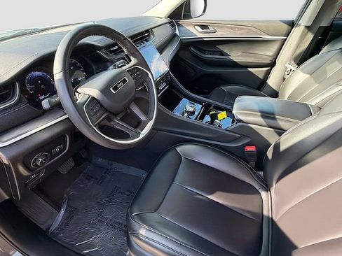 Used 2023 Jeep Grand Cherokee L Limited AWD/4WD image 29