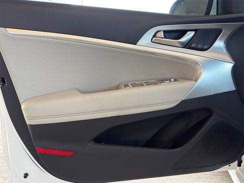 Used 2022 Genesis G70 3.3T image 14