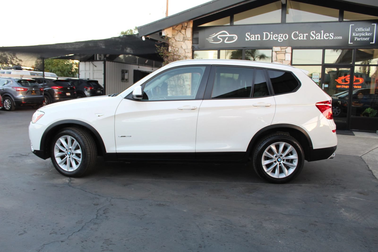 Used 2017 BMW X3 sDrive28i RWD image 2
