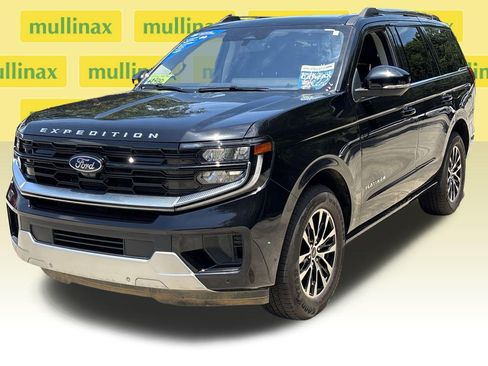 Used 2025 Ford Expedition Platinum AWD/4WD image 14
