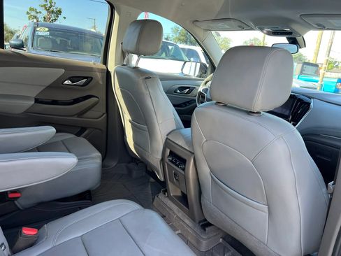 Used 2019 Chevrolet Traverse LT FWD image 17