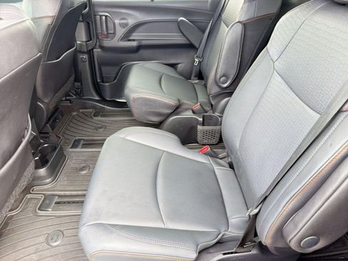 Used 2022 Toyota Sienna XSE FWD image 15