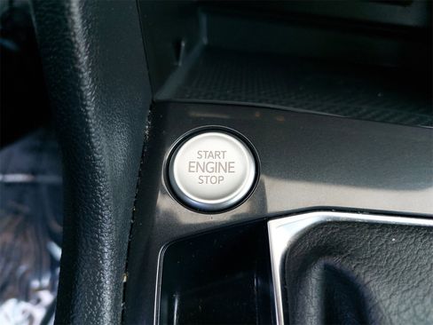 Used 2022 Volkswagen Tiguan SE image 28