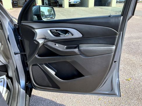 Used 2021 Chevrolet Traverse LT w/ LPO, Floor Liner Package image 17