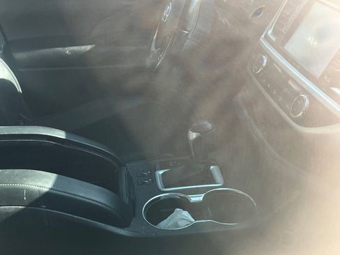 Used 2017 Toyota Highlander XLE AWD/4WD image 6