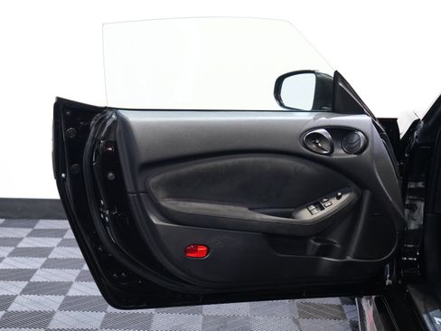 Used 2018 Nissan 370Z NISMO RWD image 21