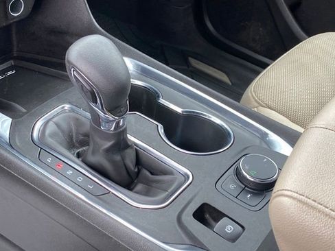 Certified 2023 Chevrolet Traverse LT image 12