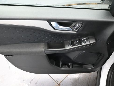 Used 2020 Ford Escape SE image 27