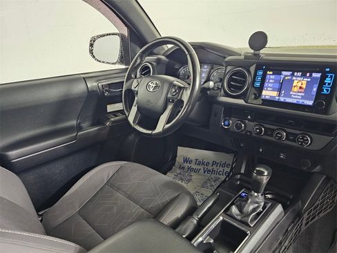 Used 2016 Toyota Tacoma TRD Off-Road w/ Towing Package image 11