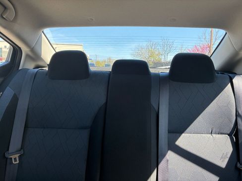 Used 2025 Nissan Versa SV FWD image 33