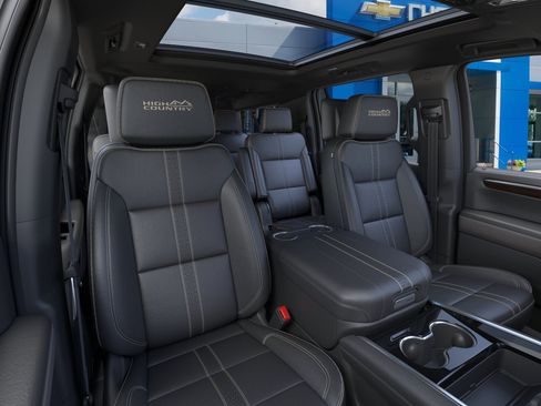 New 2026 Chevrolet Suburban High Country AWD/4WD image 16