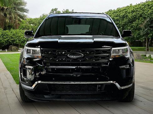 Used 2018 Ford Explorer Platinum AWD/4WD image 2
