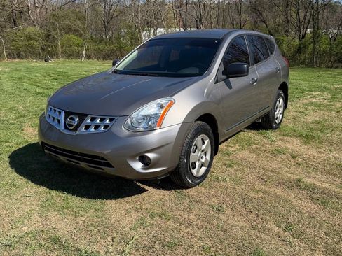 Used 2013 Nissan Rogue S FWD image 1