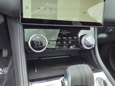 Certified 2025 Jaguar F-PACE R-Dynamic S image 17