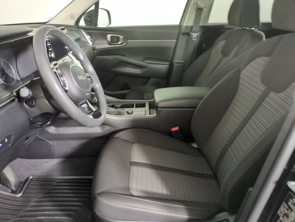 Used 2023 Kia Sorento LX FWD image 12