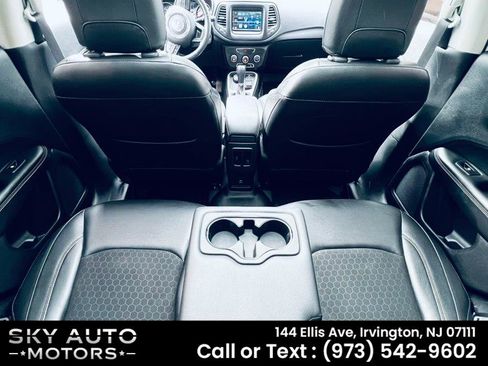 Used 2018 Jeep Compass Latitude w/ Cold Weather Group AWD/4WD image 8
