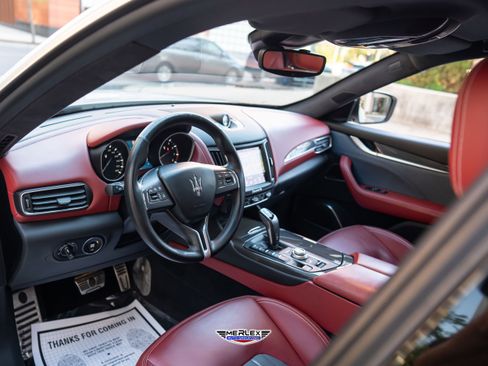 Used 2019 Maserati Levante GranLusso AWD/4WD image 13