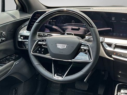 Used 2025 Cadillac Lyriq Sport image 5