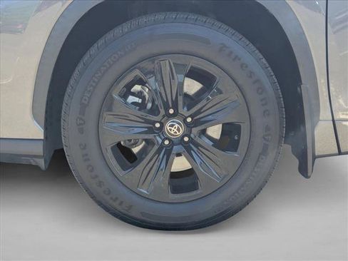 Used 2021 Toyota Highlander XLE AWD/4WD image 25