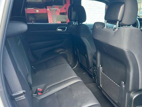 Used 2019 Jeep Grand Cherokee Laredo image 10