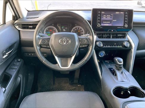 Used 2021 Toyota Venza LE image 6