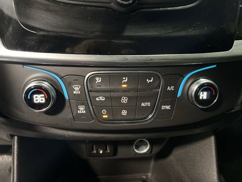 Used 2023 Chevrolet Traverse LT image 30