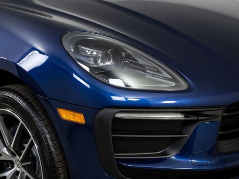 New 2026 Porsche Macan Base image 38