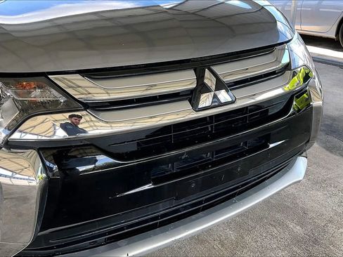 Used 2018 Mitsubishi Outlander FWD image 30