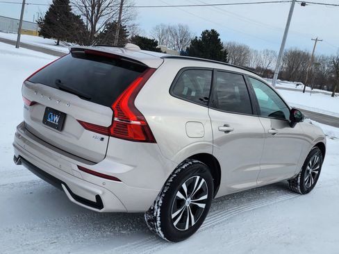 Used 2025 Volvo XC60 B5 Core image 9